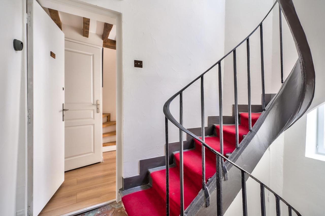 New Mezzanine In The Heart Of * Parigi