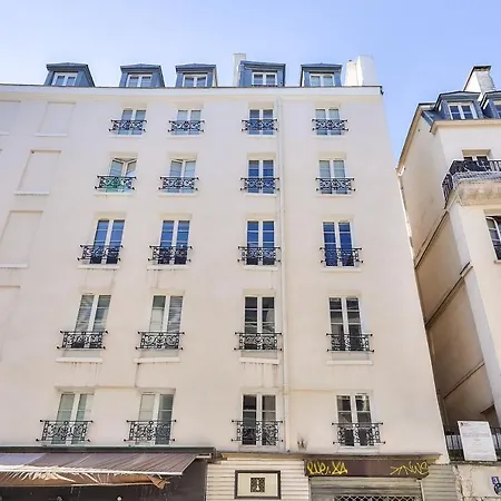 New Mezzanine In The Heart Of Parigi